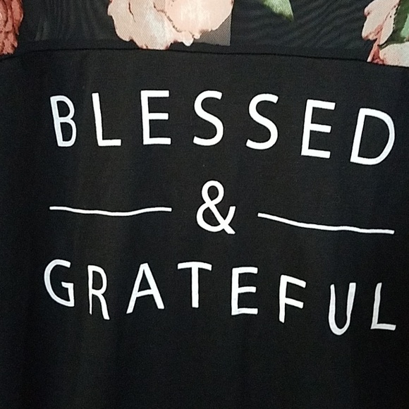 𝅺NWT Hot Gal graphic pullover shirt medium - Picture 2 of 7